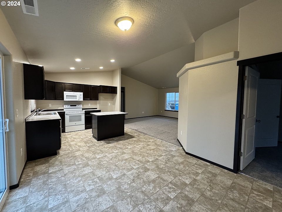 2nd image of 2858 Cardinal Pl