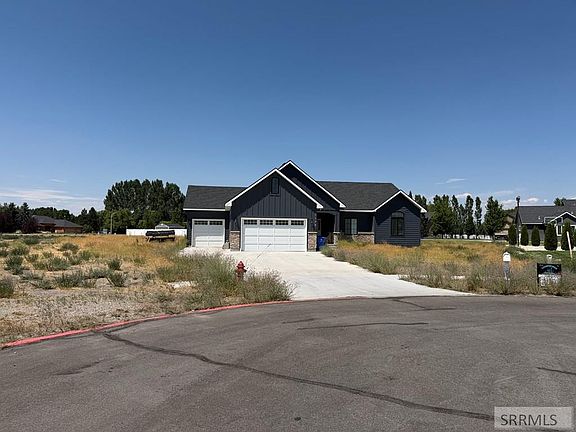 3rd image of 1104 Cypress Loop