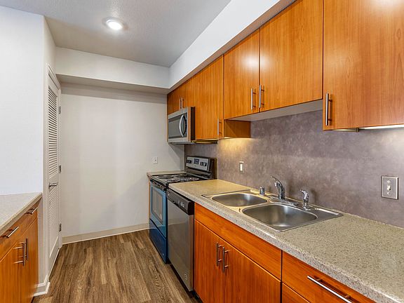 5th image of 2900 Roslyn St #2879-2