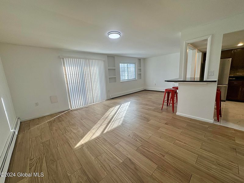 4th image of 23 Queens Way