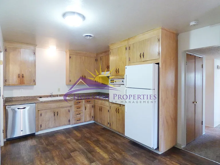 1430-1432 Topaz Way — Photo 9