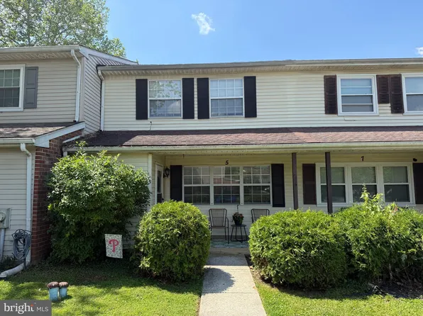 5 Brighton Ct, Downingtown, PA 19335