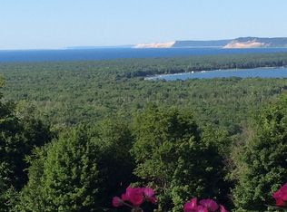 5613 Crystal Hills Dr, Beulah, MI 49617