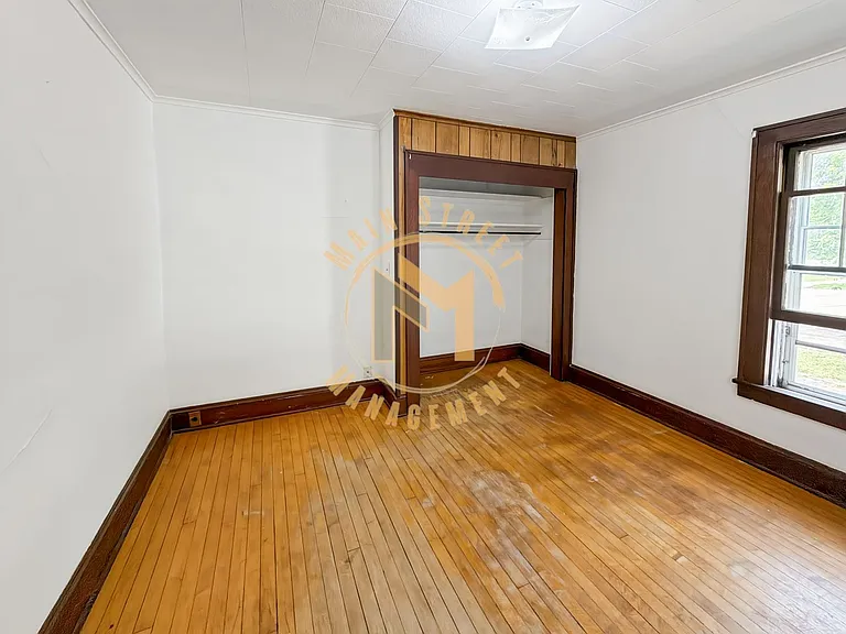 210 Bay St — Photo 6