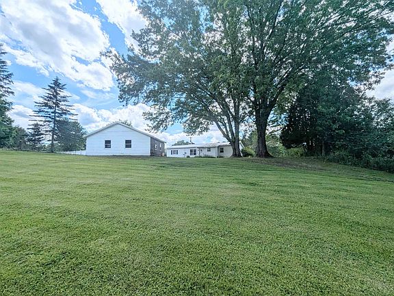 3rd image of 264 Breezy Hill Road