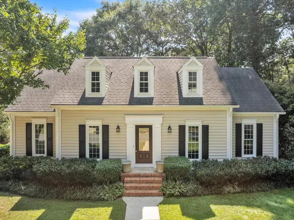 15 Briarpark Dr, Greer, SC 29651