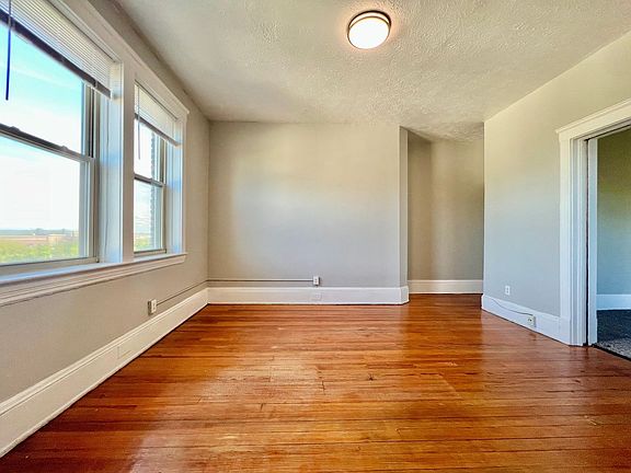 5th image of 2711 W 14th St APT 14