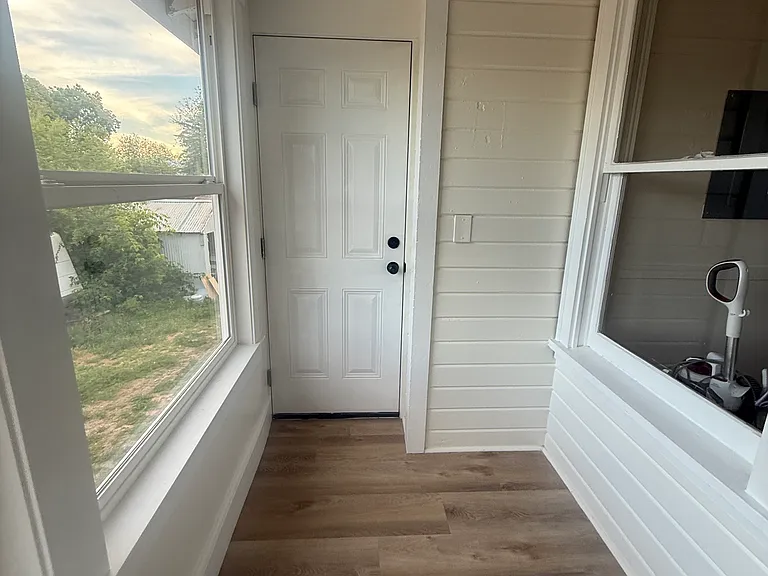221 N L St #221 — Photo 8