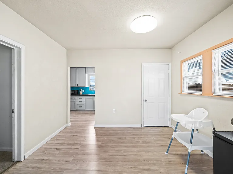 435 W Lynn St — Photo 8
