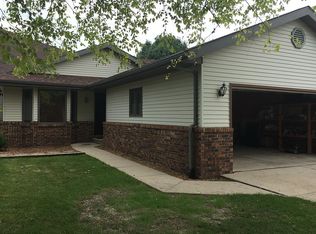 2609 S Chase Dr, Springfield, IL 62704