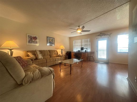3rd image of 2069 Oakridge F #2069