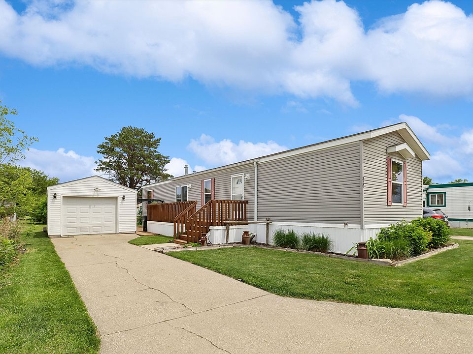 1st image of 320 SE Autumn Park Dr