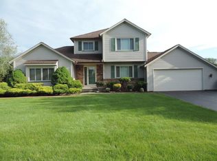 121 Sweet Acres Dr, Rochester, NY 14612