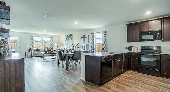 1st image of 4932 Ascot Way