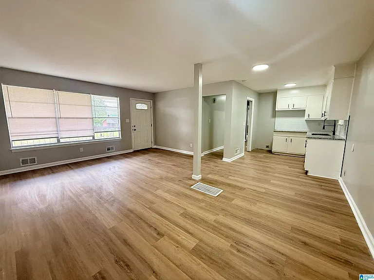 809 Fairfax Dr — Photo 2
