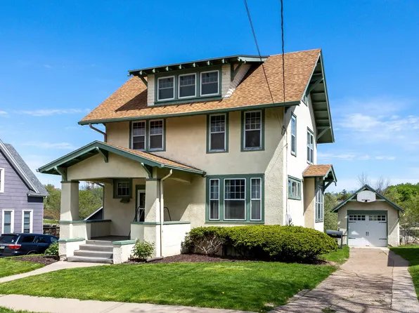 1493 Curtis St, Dubuque, IA 52003