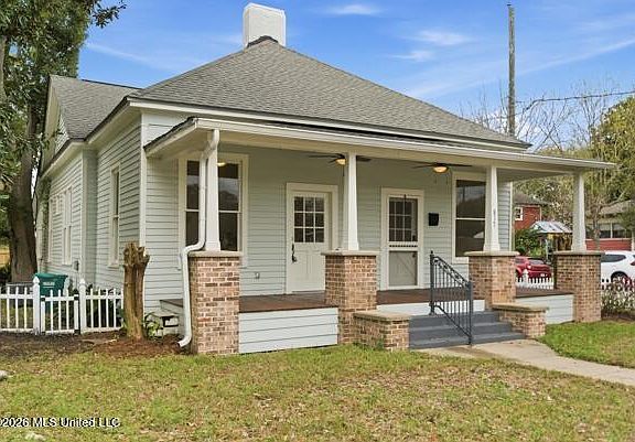 2nd image of 817 39th Ave