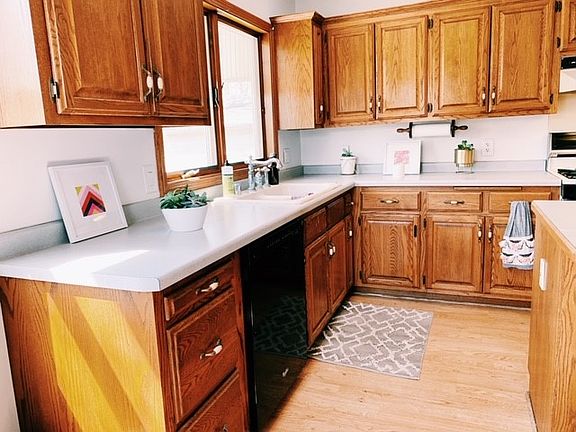 4th image of 421 Janssen Ave