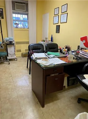 Studio, $5,000 — Photo 1