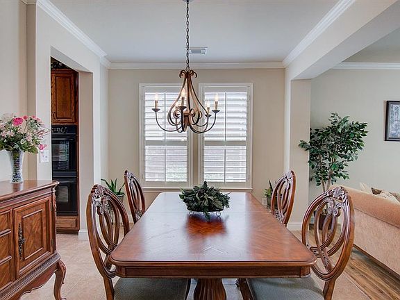 5th image of 1009 Golden Palomino Ct