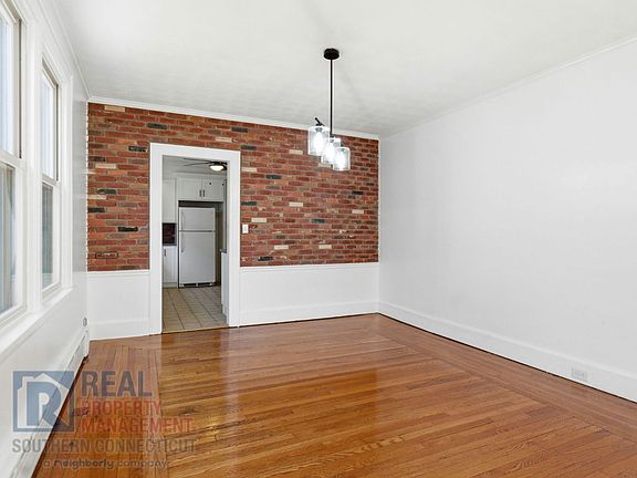 4th image of 30 Coram St #1