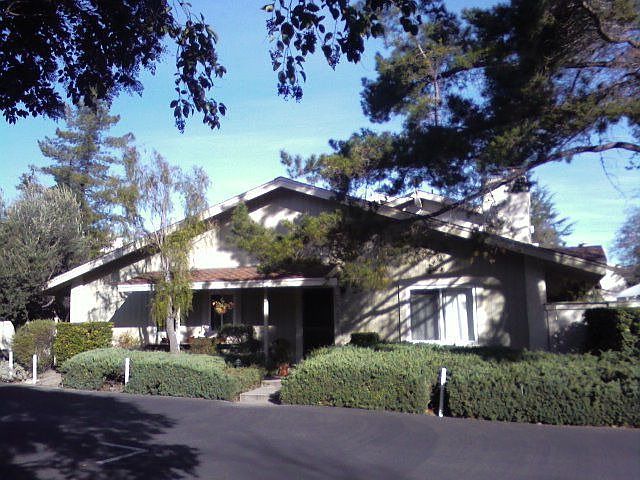 1st image of 2031 Village Ln