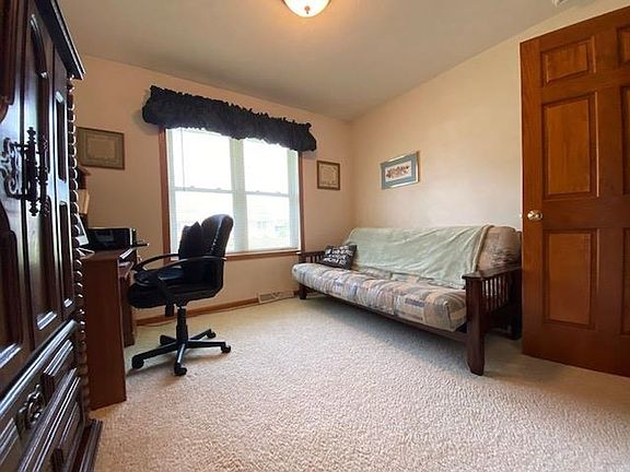 3rd image of 1512 Green Tree Dr