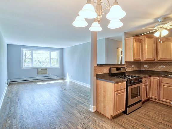 3rd image of 4600 N Cumberland Ave Unit 312