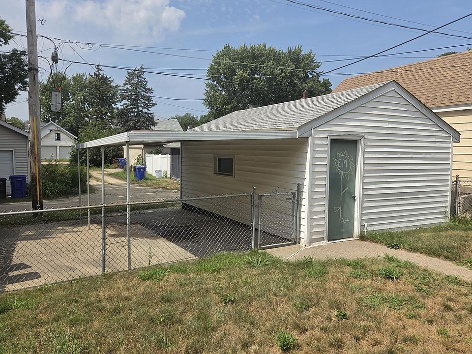 2nd image of 645 Simpson St