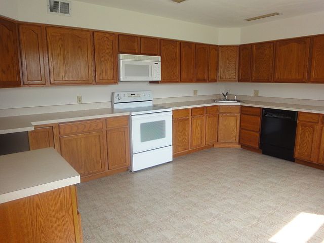 2nd image of 1502 Chris Ln