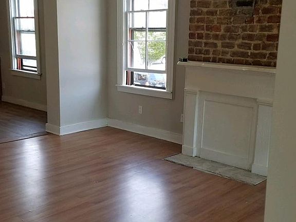 3rd image of 1427 W Clay St #1