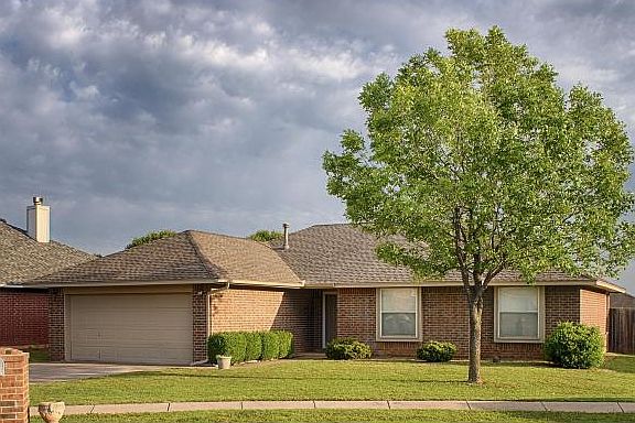 2nd image of 109 Parkcrest Ct