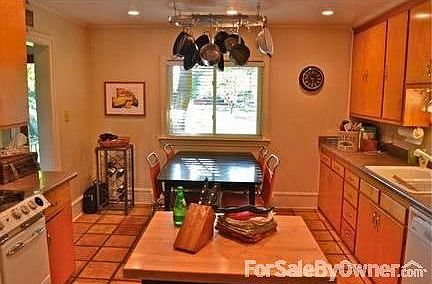 Large Kitchen w/ dining area : 12 x 13