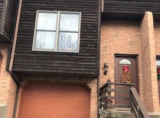 590 Woodmere Dr, New Stanton, PA 15672
