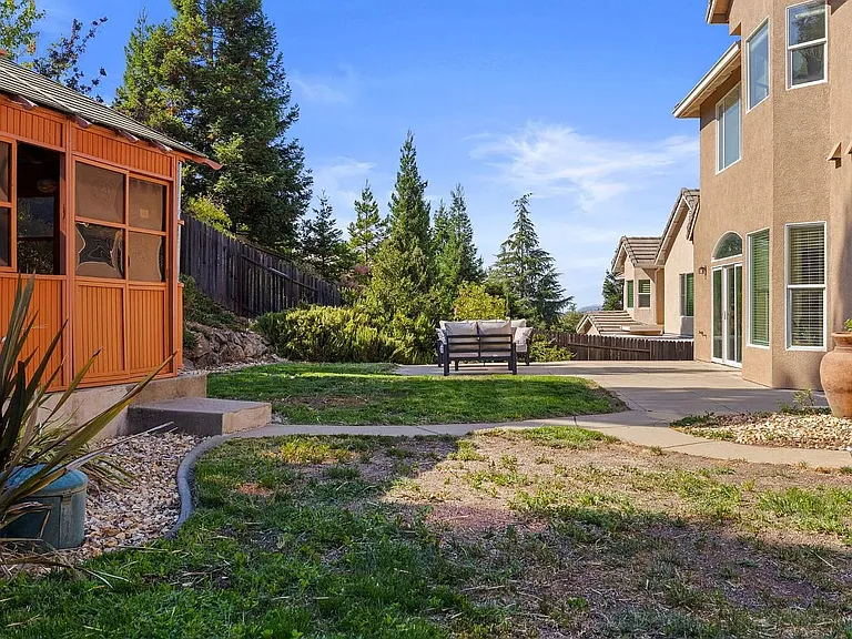 4066 Plateau Cir — Photo 8