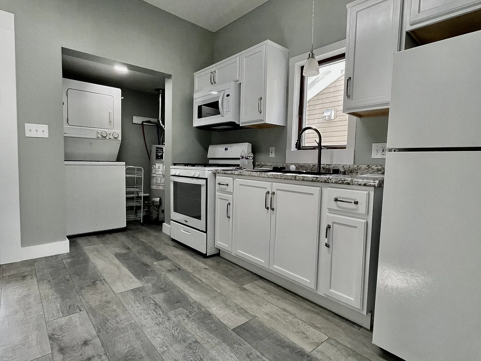 117 W Hemlock St - 117 W Hemlock St — Photo 3