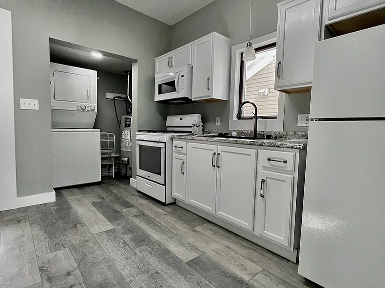 117 W Hemlock St — Photo 3