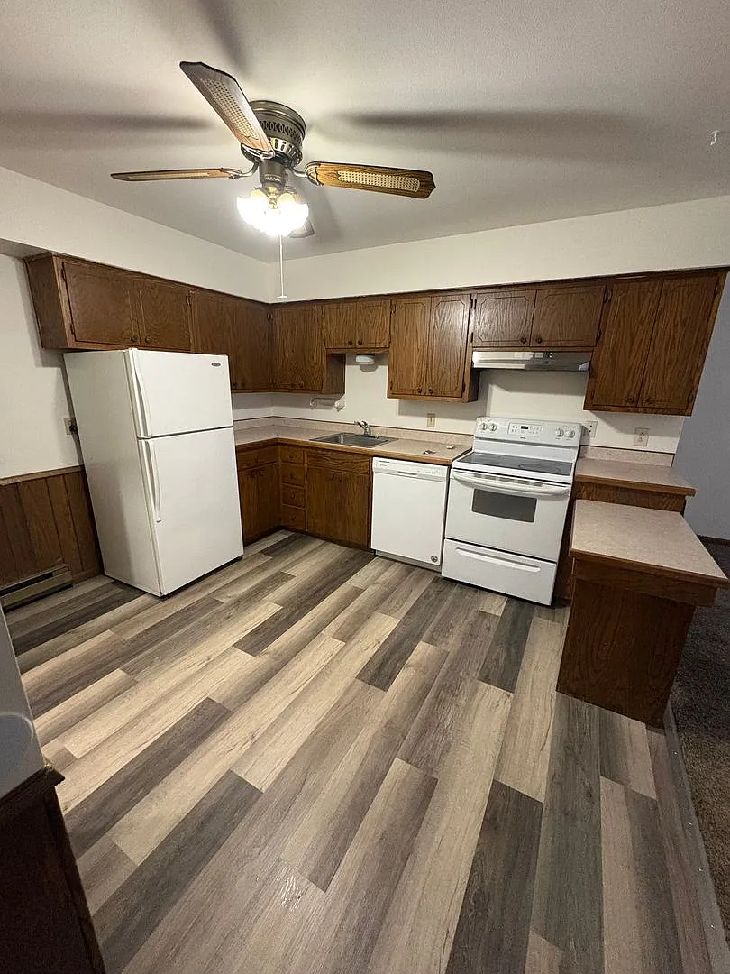 Oak Manor Apartments — Photo 1