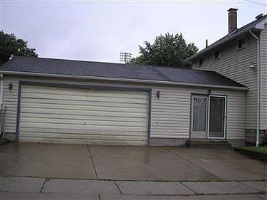 3rd image of 104 E Woodland Ave