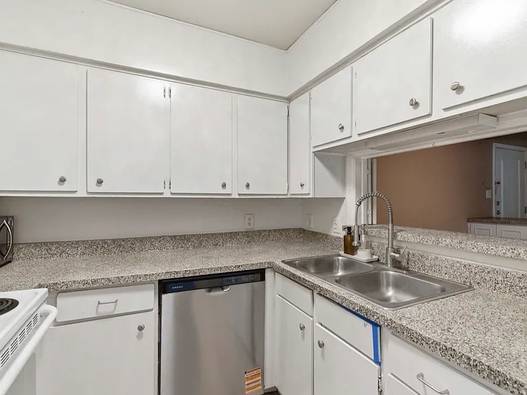 4112 Bowser Ave #205 — Photo 10