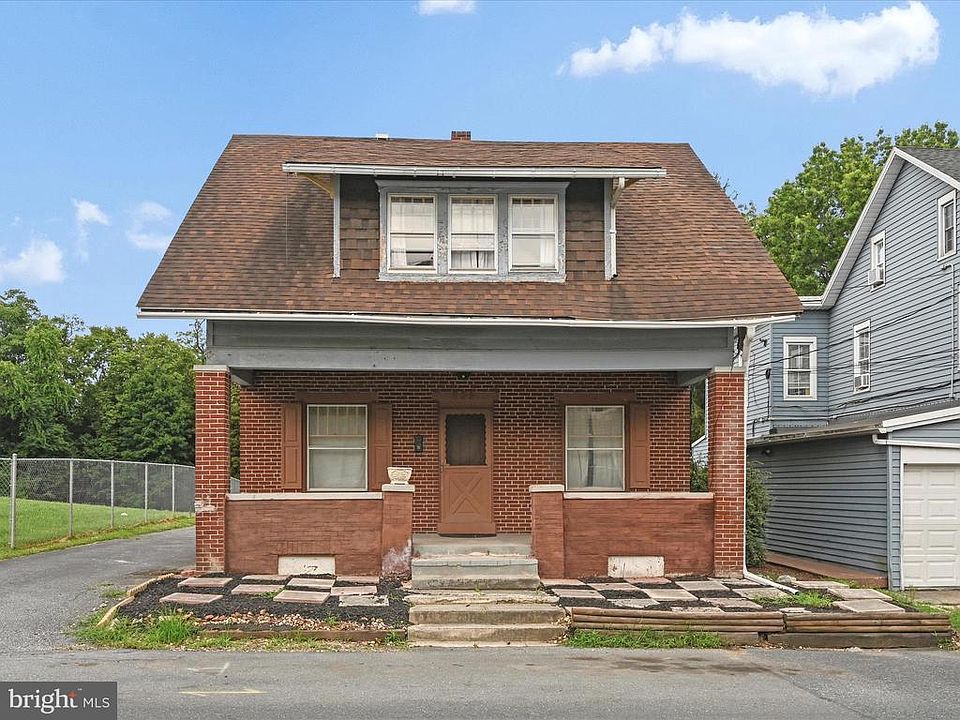 1st image of 892 Highland St