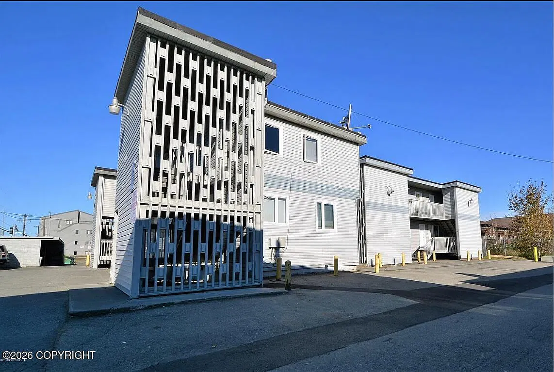 1 bed, 700 sqft, $1,195 — Photo 1