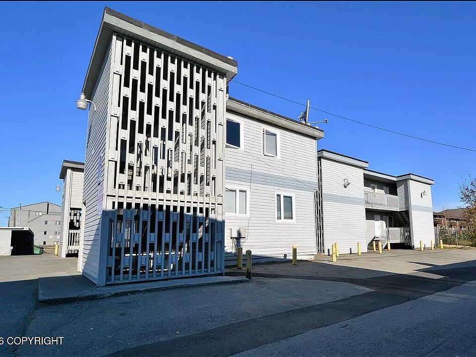 1st image of 1460 W 26th Ave APT 1