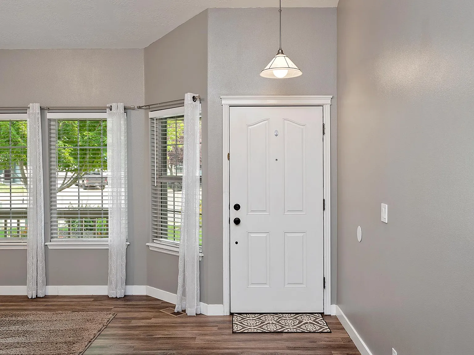 4 bed, 1694 sqft, $2,495 — Photo 3