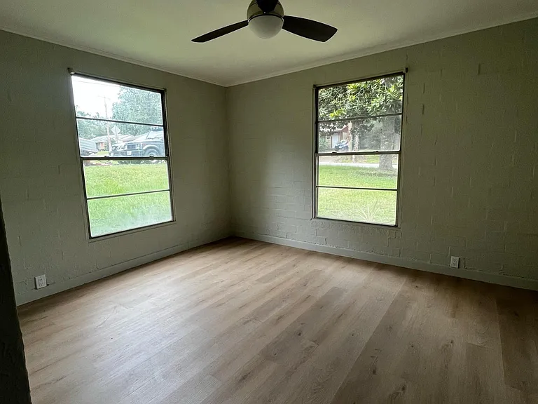 724 E Barbara St — Photo 11