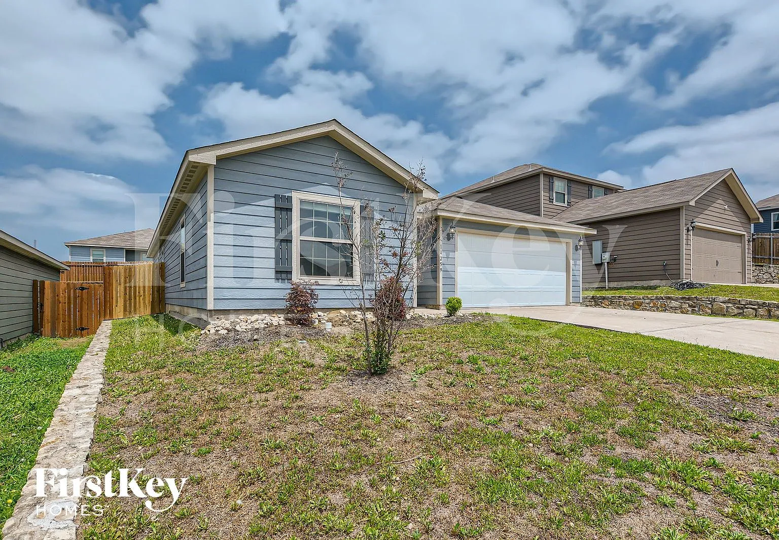4 bed, 2.0 bath, 1600 sqft, $1,855 — Photo 2