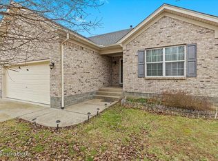 203 Red Crest Dr, Shepherdsville, KY 40165