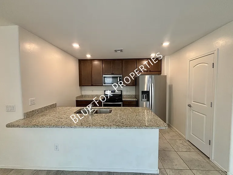 8823 E Stone Meadow Cir — Photo 4