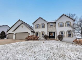 3186 Renaissance Ln, Green Bay, WI 54313