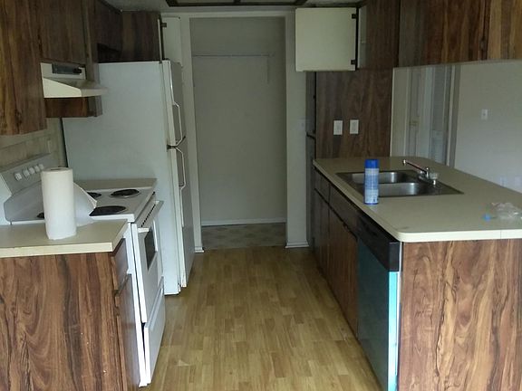 Kitchen/laundry area